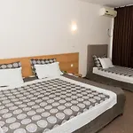 Hotel Central ホテル 3*