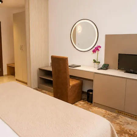 Hotel Central ホテル 3*