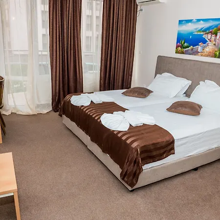 فندق Hotel Central 3*
