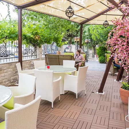 Hotel Central Hotell 3*