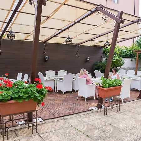 فندق Hotel Central 3*